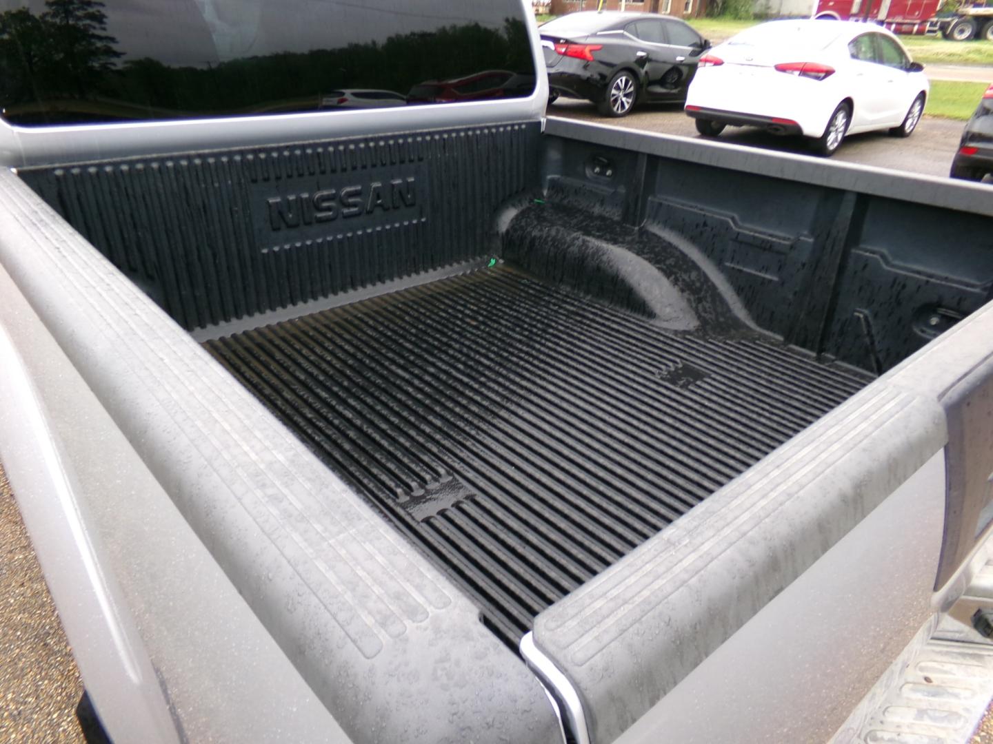 2011 Silver /Gray Nissan Frontier SV (1N6AD0ER0BC) with an 4.0L V6 engine, automatic transmission, located at 401 First NE, Bearden, AR, 71720, (870) 687-3414, 33.726528, -92.611519 - Photo#3